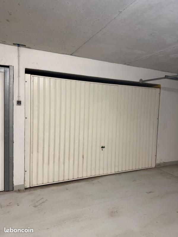 Parking Bandol · 195 €/mois