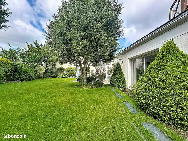 Maison 8 pièces 270 m² — 8