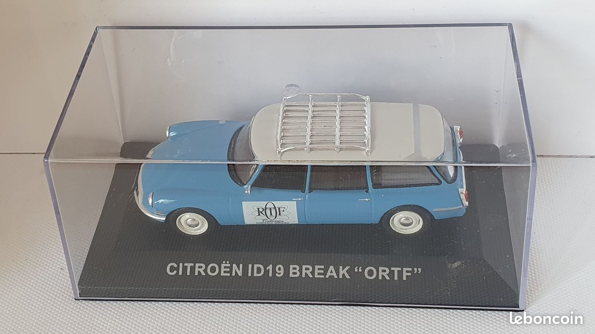 HERPA 038959-002 - Citroën AMI 6 Break, bleu gentiane/toit blanc