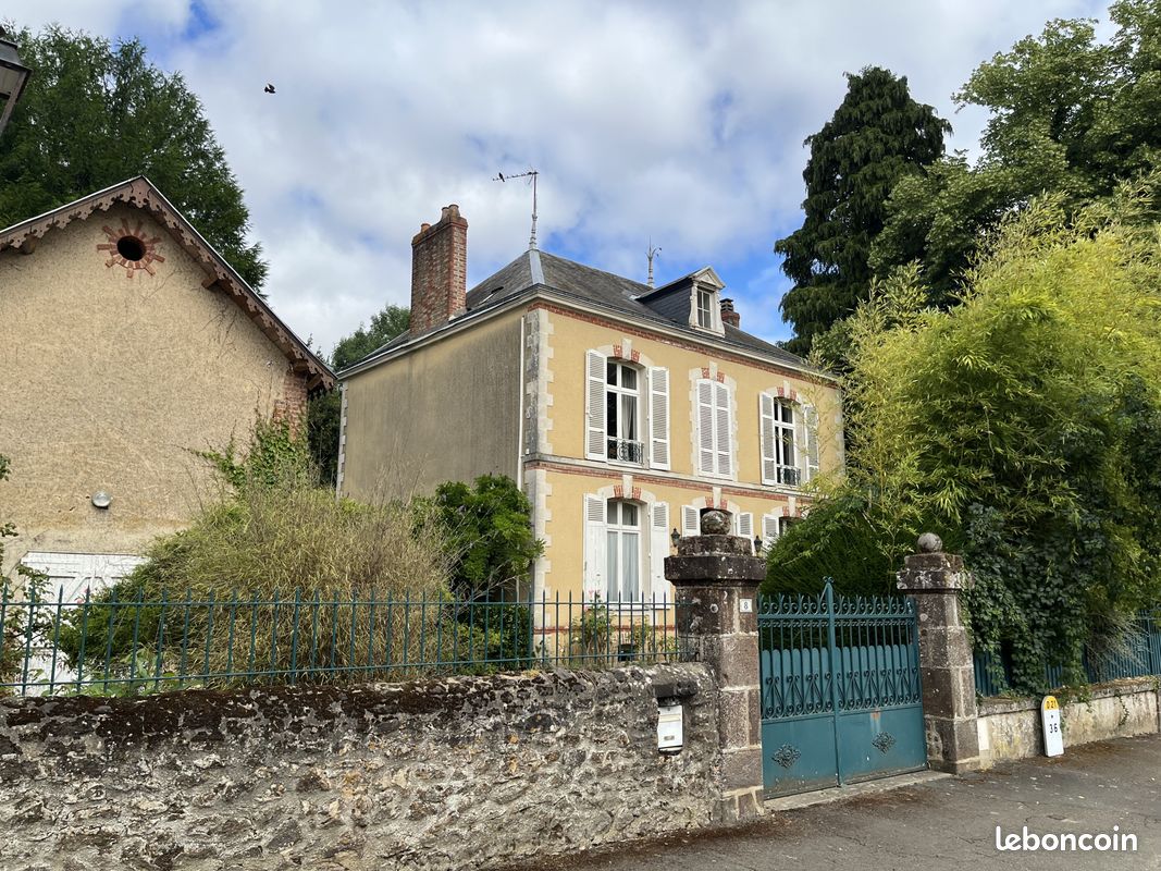 Maison 8 pièces 188 m² · à Ségrie · 188 m² · 277 000 €