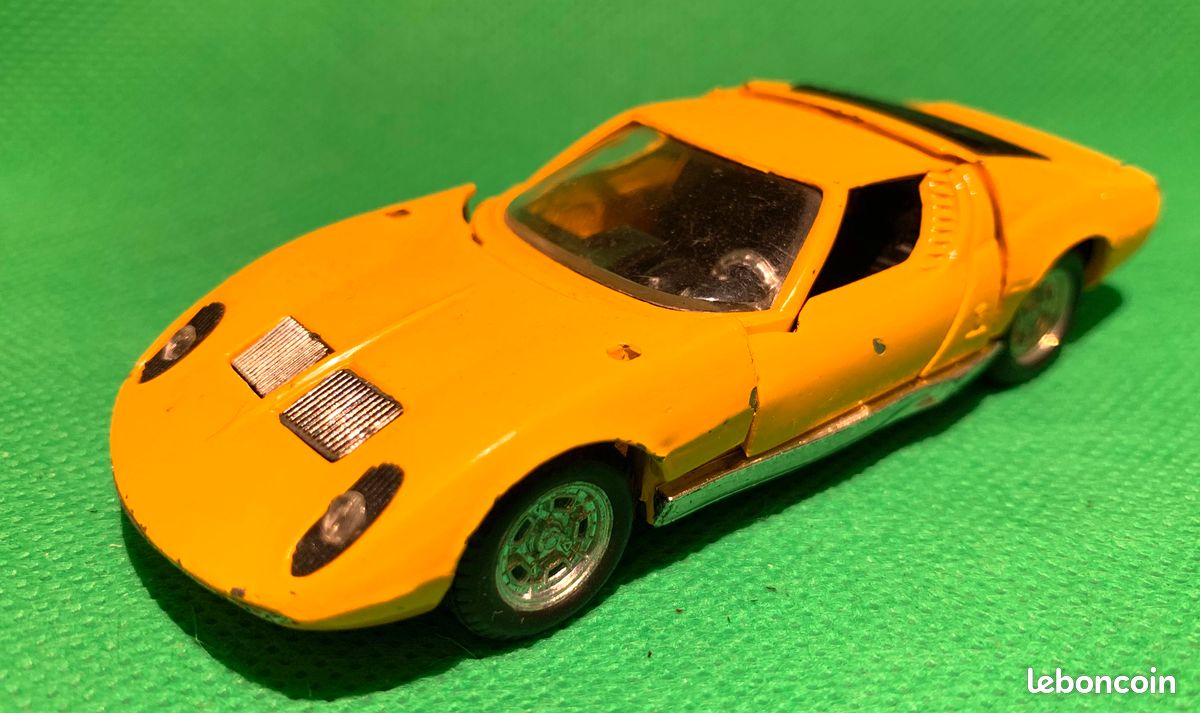 Politoys M N° 552 Lamborghini Miura P400 1/43 rouge sans boite no mebetoys solido corgi - Collection