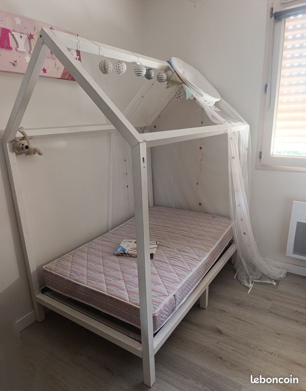Vends lit cabane av parure de drap et matelas bon etat (image 2)