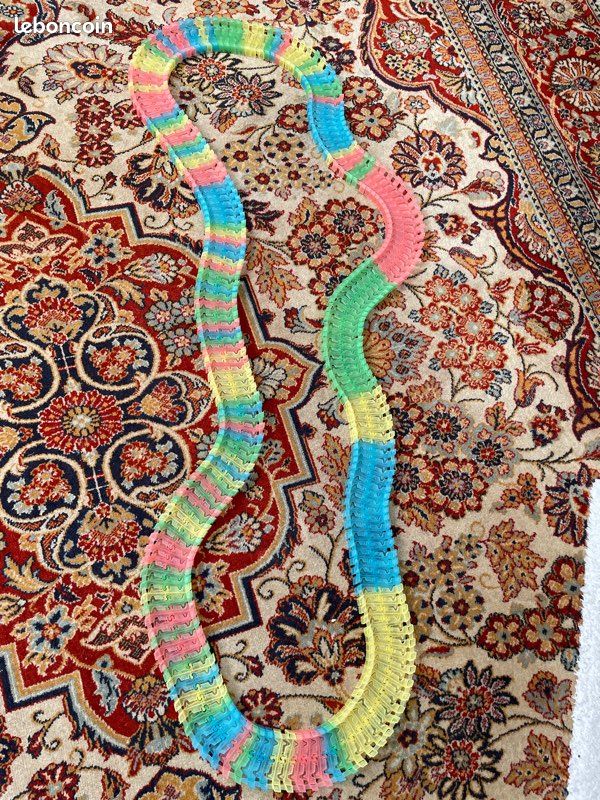 Acemall Circuit Voiture Électrique Enfant, Jouet Lumineux Cadeau Pour Garçon Fille 3-6 Ans, Courir Sur Le Mur, Longueur Totale 2,7 M