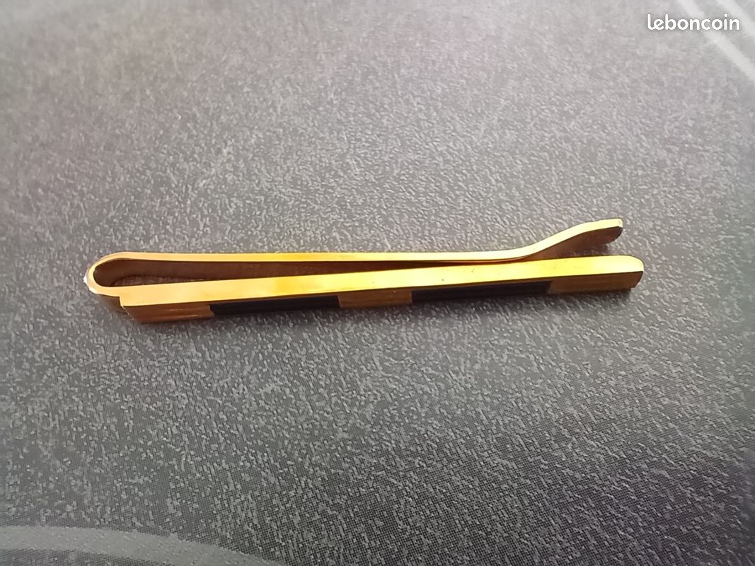 FAISCEAU AUTORADIO FORD MONDEO 2003- - 4HP ISO FAKRA FAISCEAU AUTORADIO FORD MONDEO 2003- - 4HP ISO FAKRA