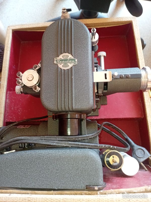 Le projecteur Super 8 Beaulieu 708 EL Stéréo  Capstan drive