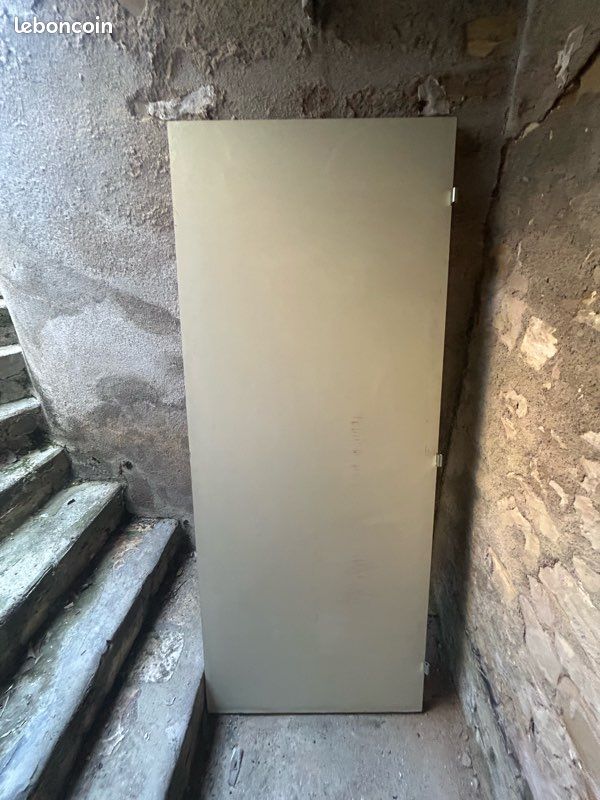 Lot de 2 Portes Coupe-Feu Malerba Pleines EI30 avec Encadrements – 250 le lot / 150 l’unité (image 1)