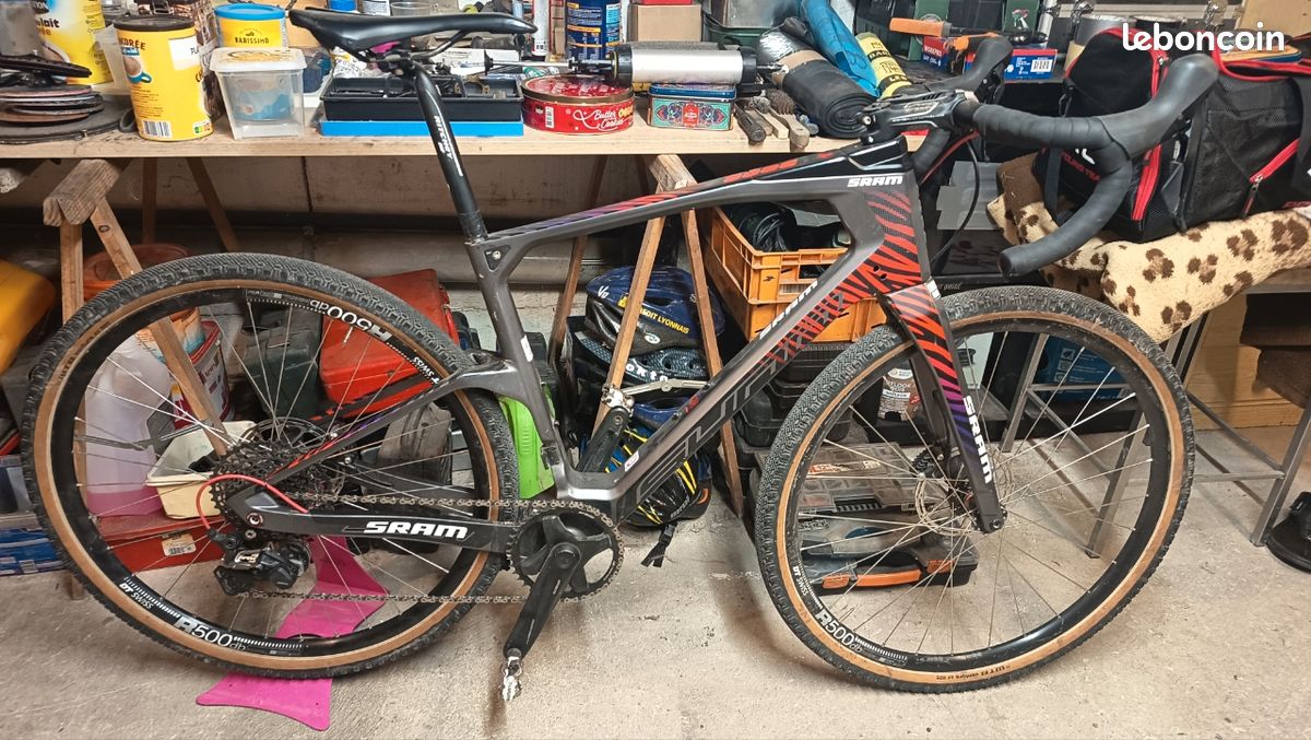 à vendre magnifique vélo carbone gravel (image 1)