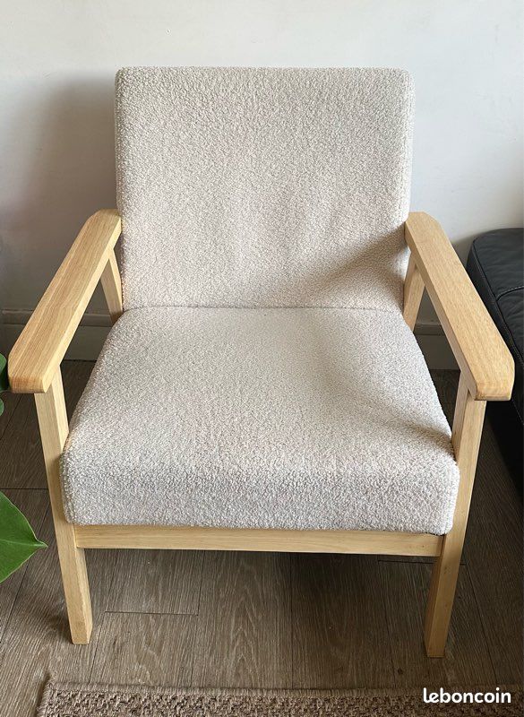Fauteuil design bouclette blanche & bois clair (image 1)