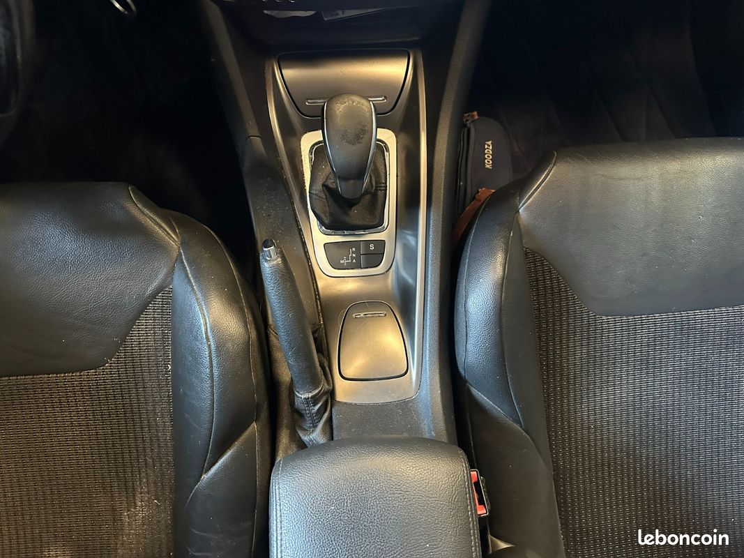 CITROEN C5 1.6 e-HDi 115 Confort BMP6 (image 16)