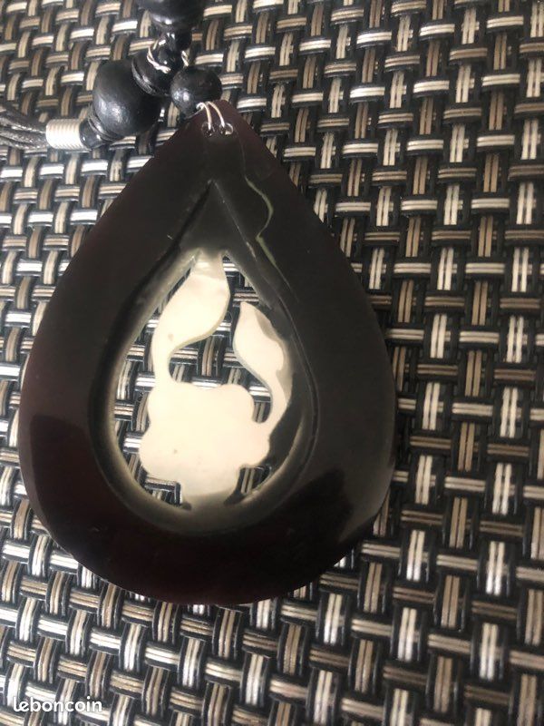 Collier pendentif noir et nacre (image 3)