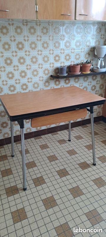 Table formica (image 1)