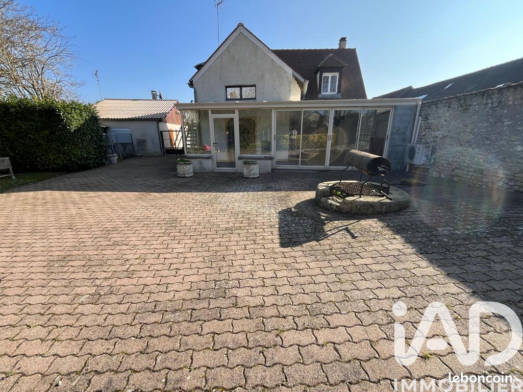 Maison 10 pièces 226 m² · à Gironville · 226 m² · 211 000 €