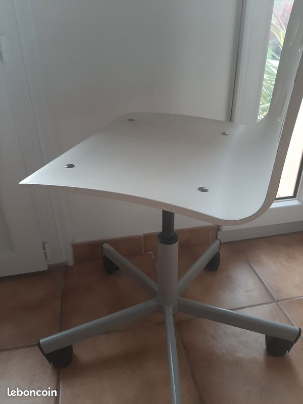 Chaise blanche (image 3)