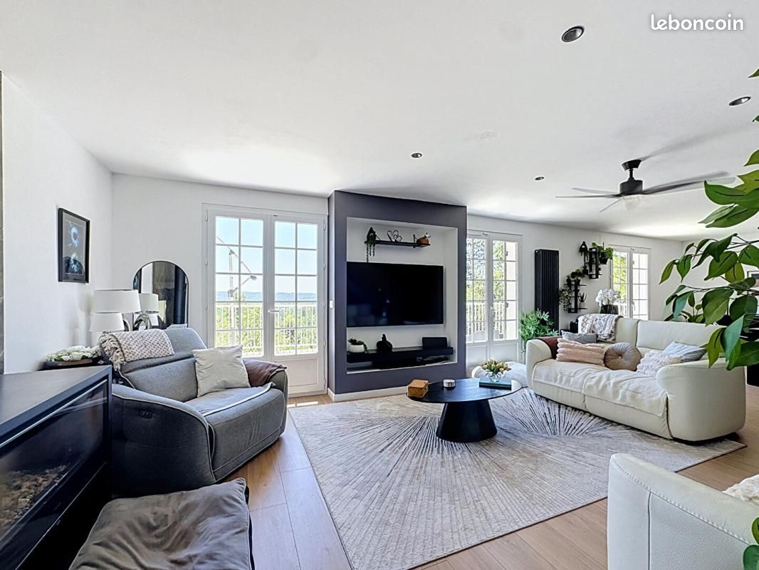 Maison 10 pièces 330 m² · à Trélissac · 330 m² · 658 000 €