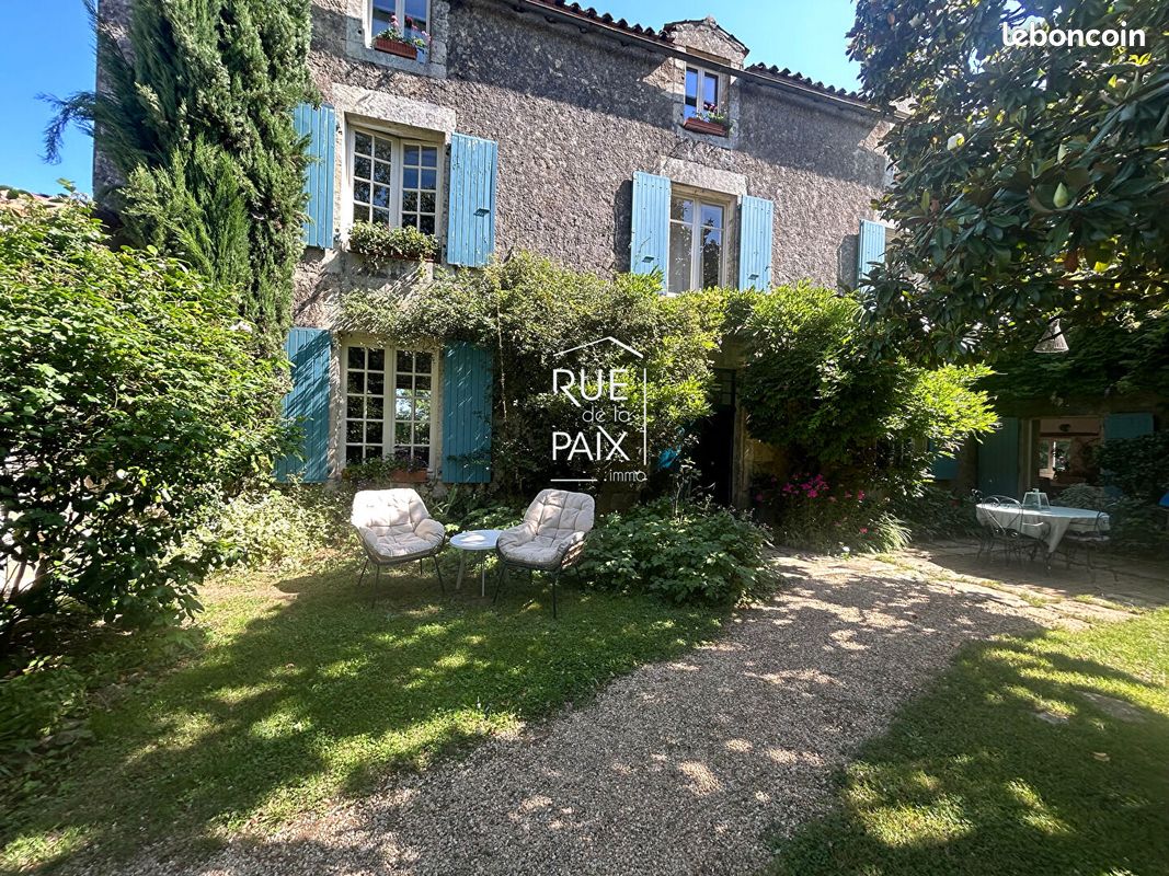 Maison 8 pièces 268 m² · à Nanteuil · 268 m² · 396 000 €