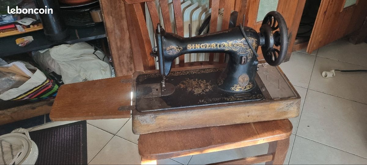 Machine à coudre avec table SINGER (image 1)