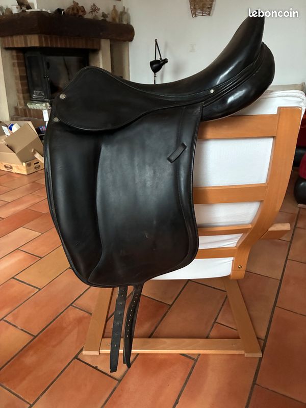 Louer une selle nve Devoucoux sur-mesure