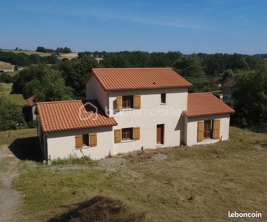 Maison 6 pièces 140 m² · à La Bénisson-Dieu · 140 m² · 299 000 €