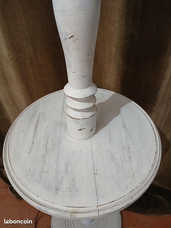 Lampadaire bois blanc avec tablette (image 3)