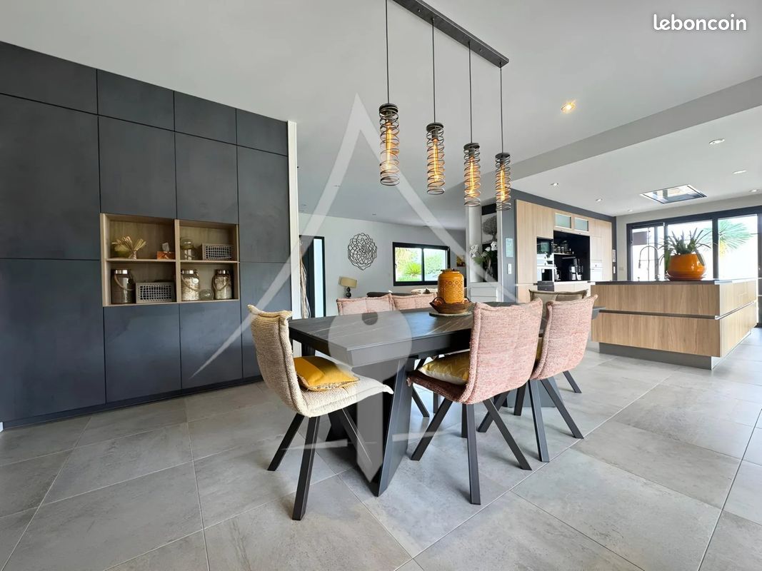 Maison 7 pièces 235 m² · au Fauga · 235 m² · 910 000 €