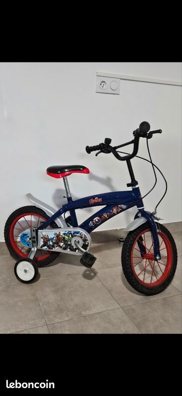 VÉLO AVENGERS 14 pouces en BON état TRÈS PROPRE MODÈLE mixte