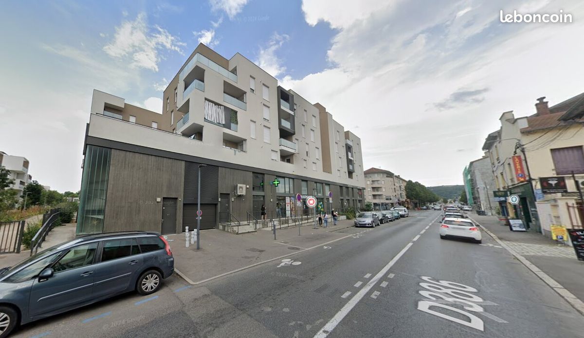 Parking 12 m² · à Givors · 12 m² · 62 €/mois