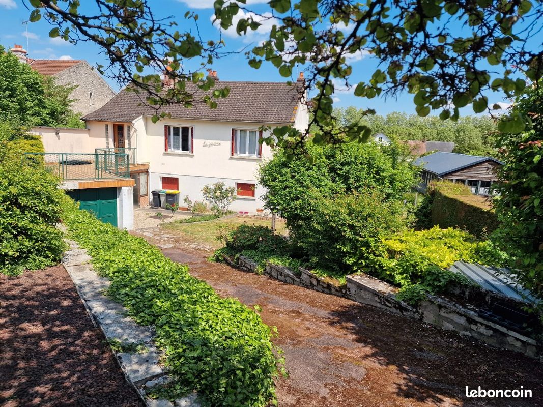 Maison 4 pièces 100 m² · à Sainte-Geneviève-des-Bois · 100 m² · 120 000 €