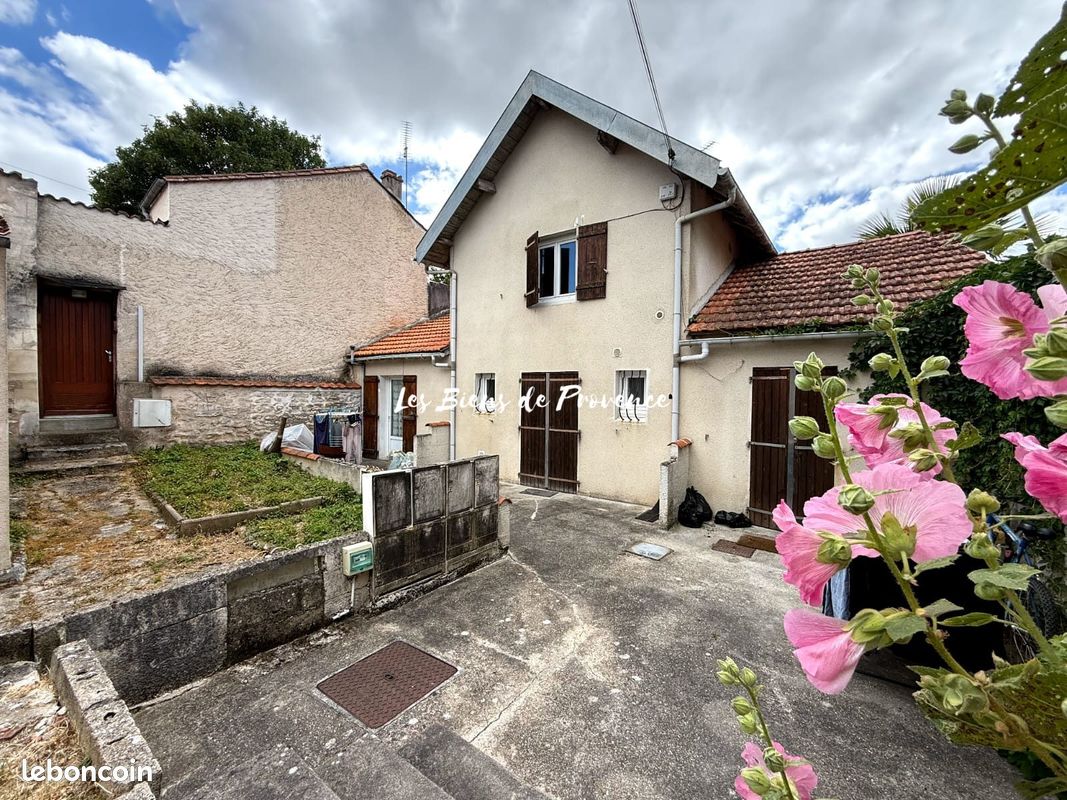 Immeuble 90 m² · à Saintes · 90 m² · 169 000 €
