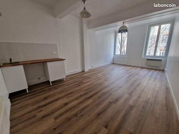 Studio 1 pièce 29 m²
