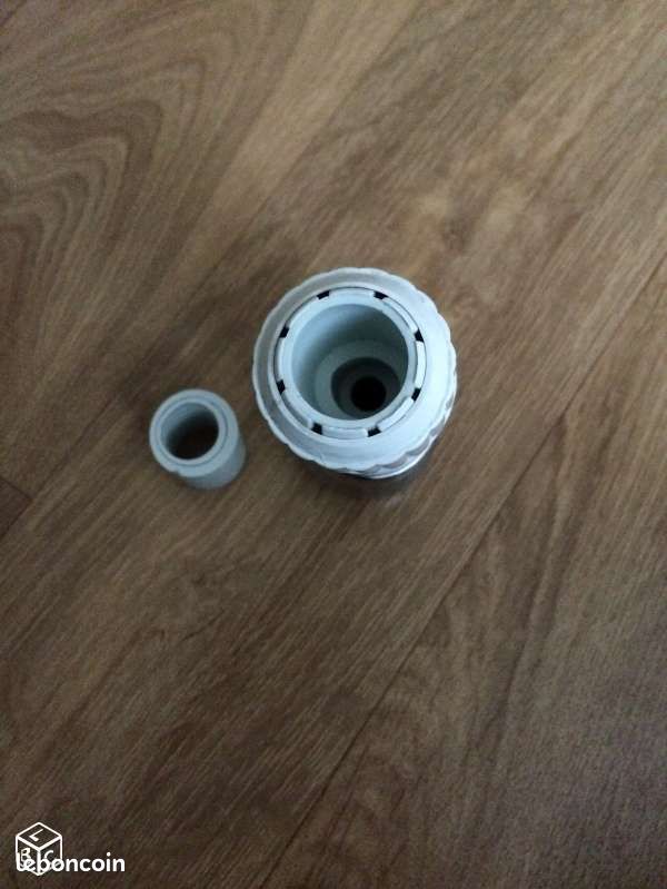 Adaptateur pour robinet jet d'eau orientable (image 2)
