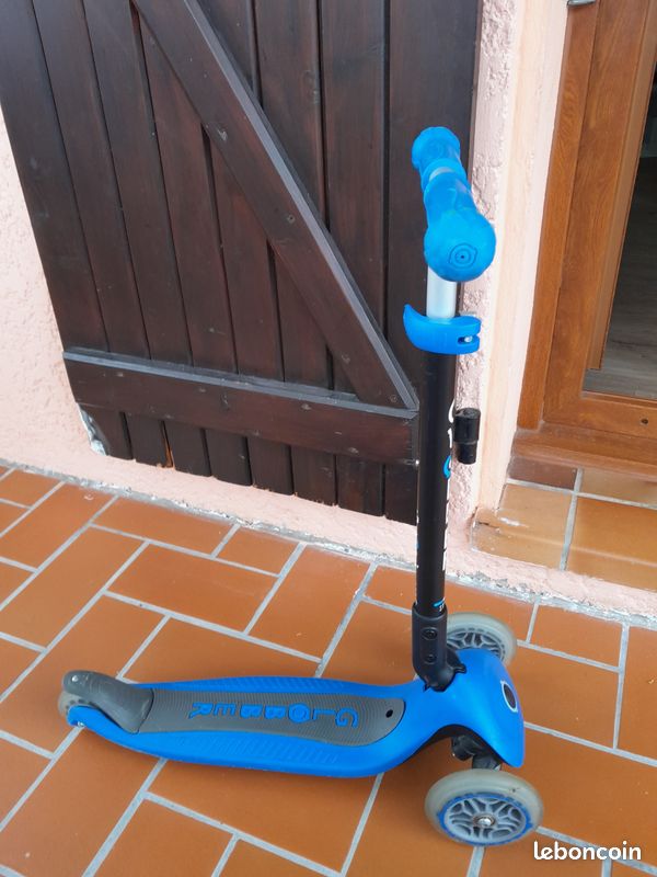 Trottinette Bebe Trottinette - Globber - Go Up Deluxe Lights - 3 Roues - Finition Paille De Blé Trottinette Bebe Trottinette - Globber - Go Up Deluxe Lights - 3 Roues - Finition Paille De Blé