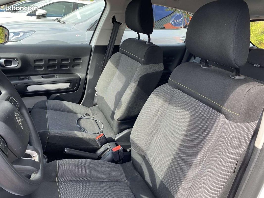 CITROEN C3 1.2 PureTech 12V - 82 S&S GRAPHIC + ATTELAGE (image 5)