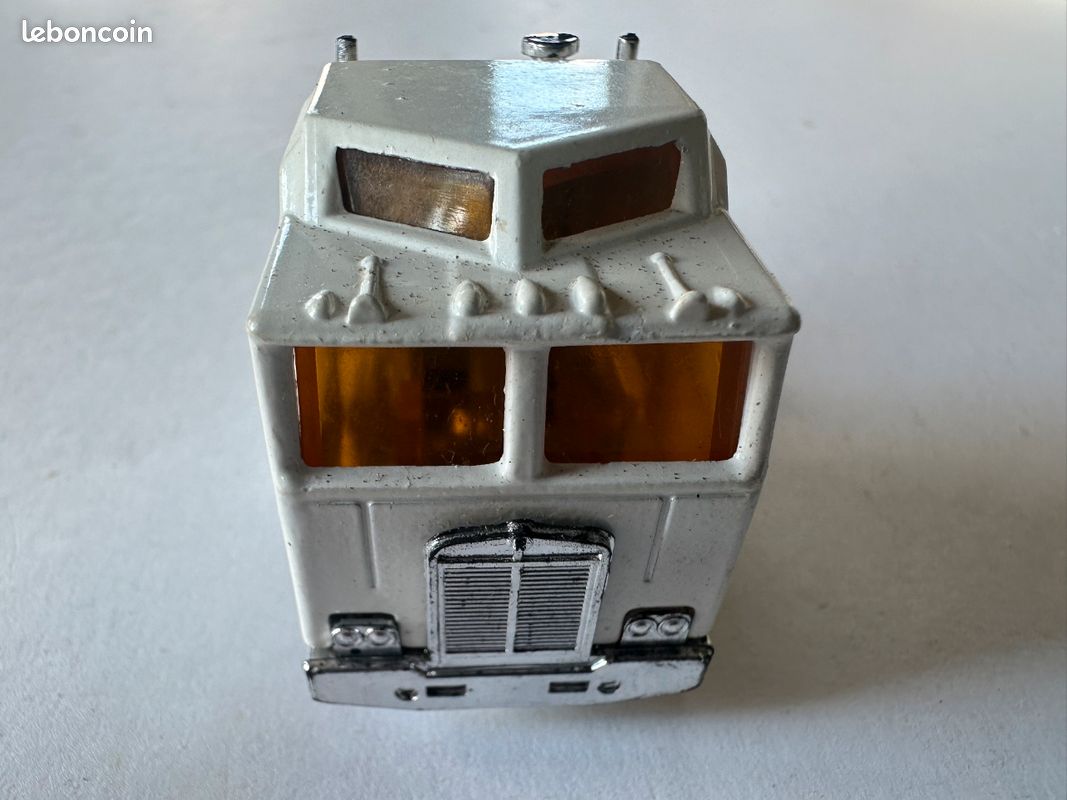 Miniature camion tracking pour collection (image 4)