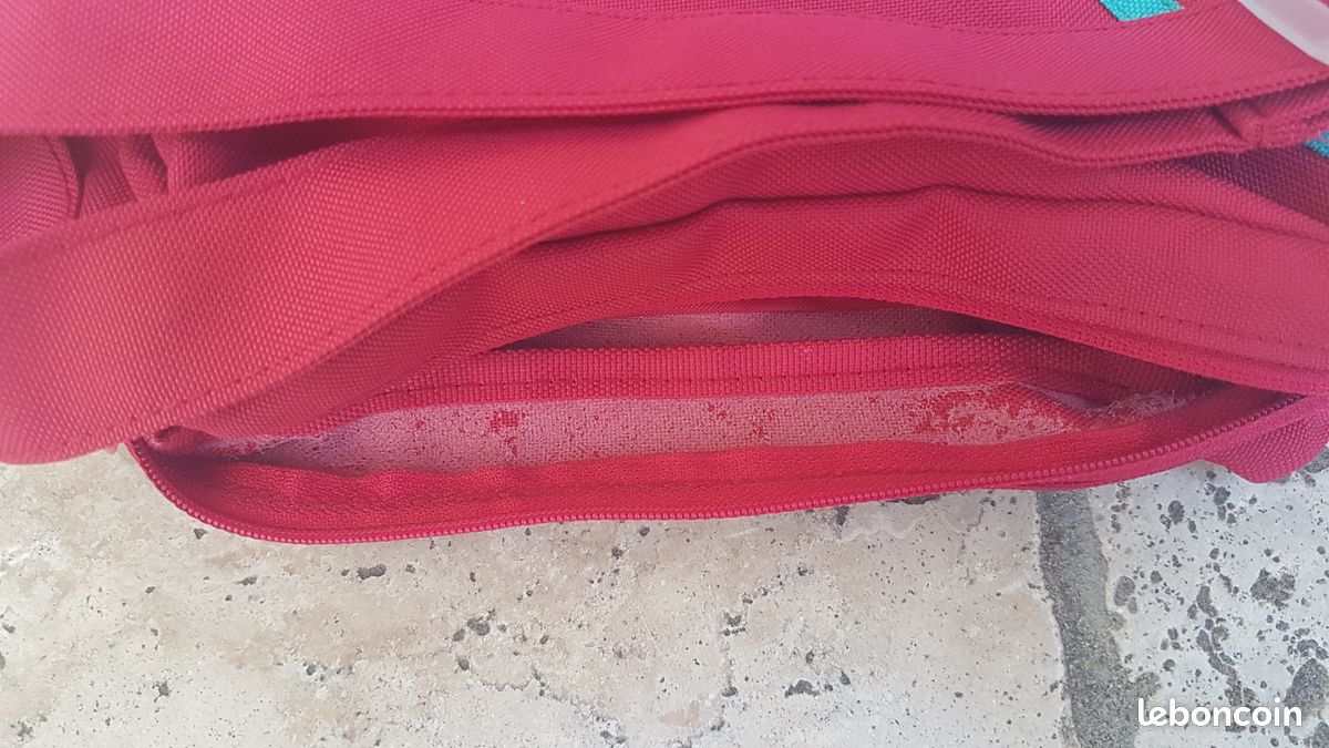 Sac rouge chez Adidas (image 5)