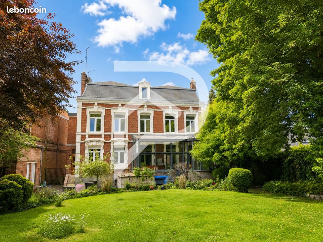 Maison 10 pièces 356 m² · à Solesmes · 356 m² · 435 000 €