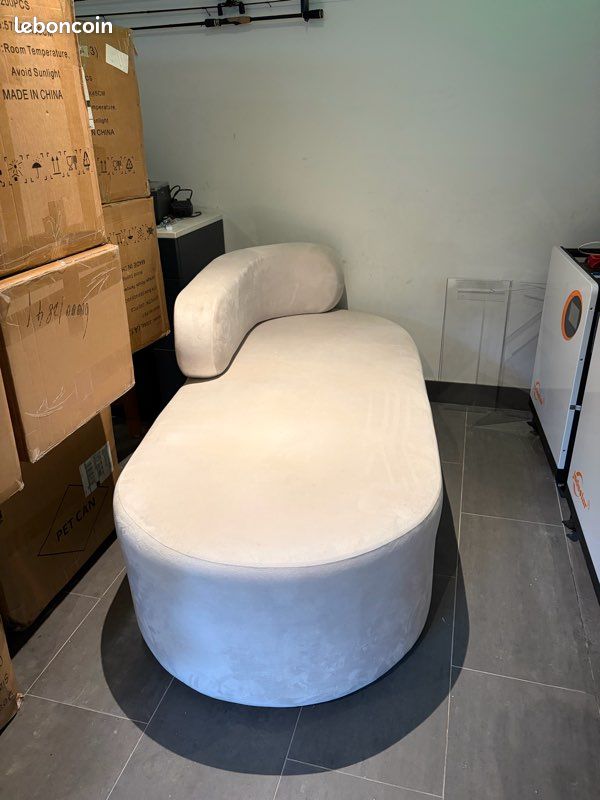Fauteuil design beige (image 2)