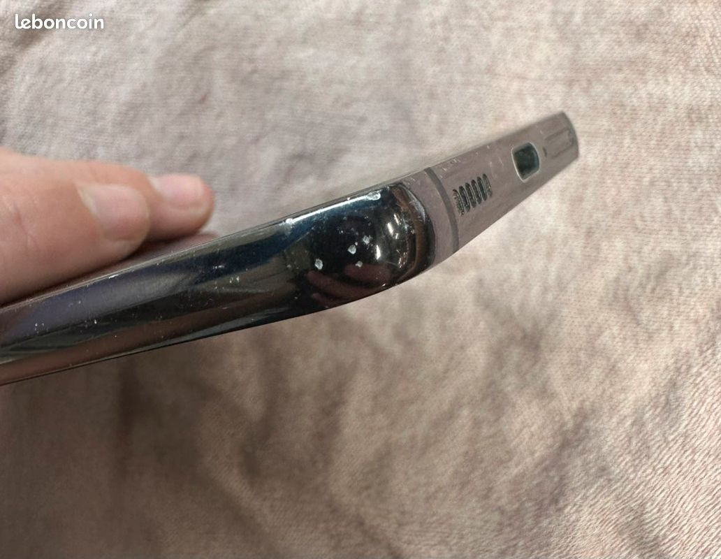 Samsung Galaxy S22 (image 3)