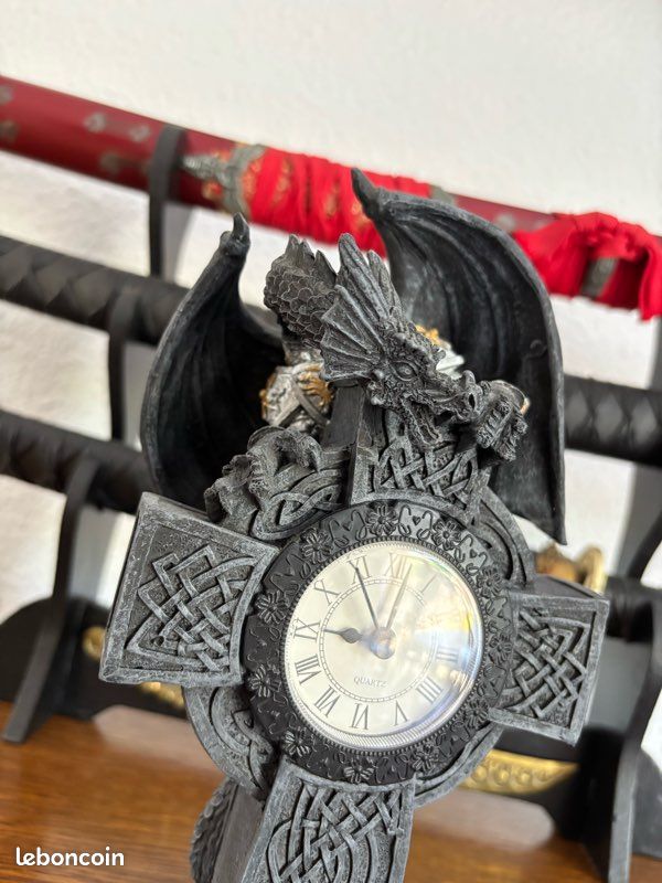 Grande Horloge Ronde Dragon de Purple