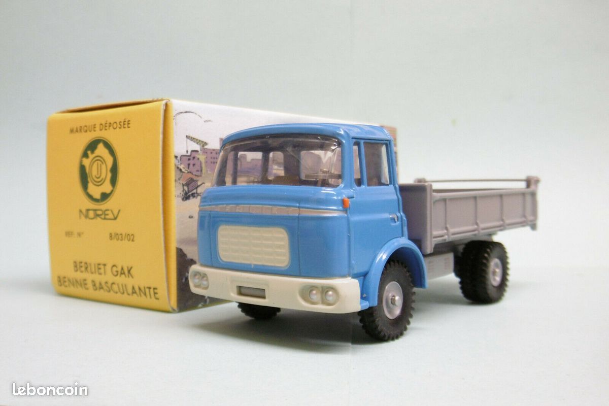 Miniature 1/43 camion Berliet GAK bétaillère CIJ Norev camion74
