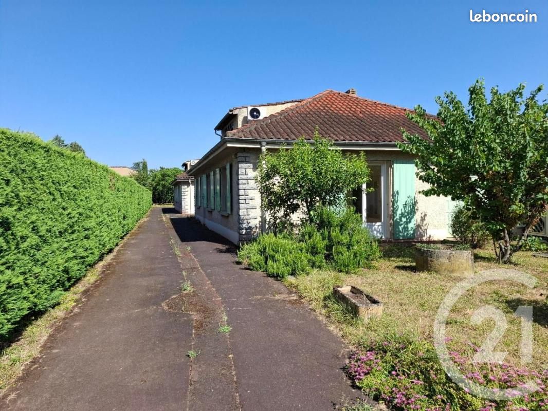 Maison 4 pièces 124 m² · à Castres · 124 m² · 900 €