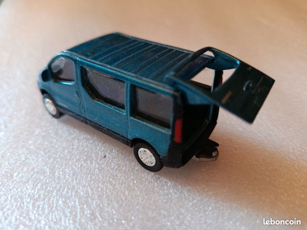 Norev 1/43 – Renault Trafic 2006 Evado Bleu – Miniature Occasion – Très Bon État Avec Boîte