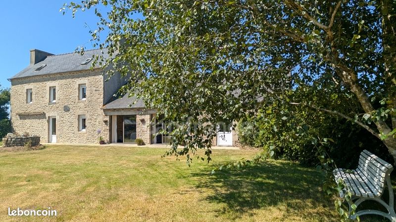 Maison 8 pièces 140 m² · à Lanarvily · 140 m² · 271 000 €