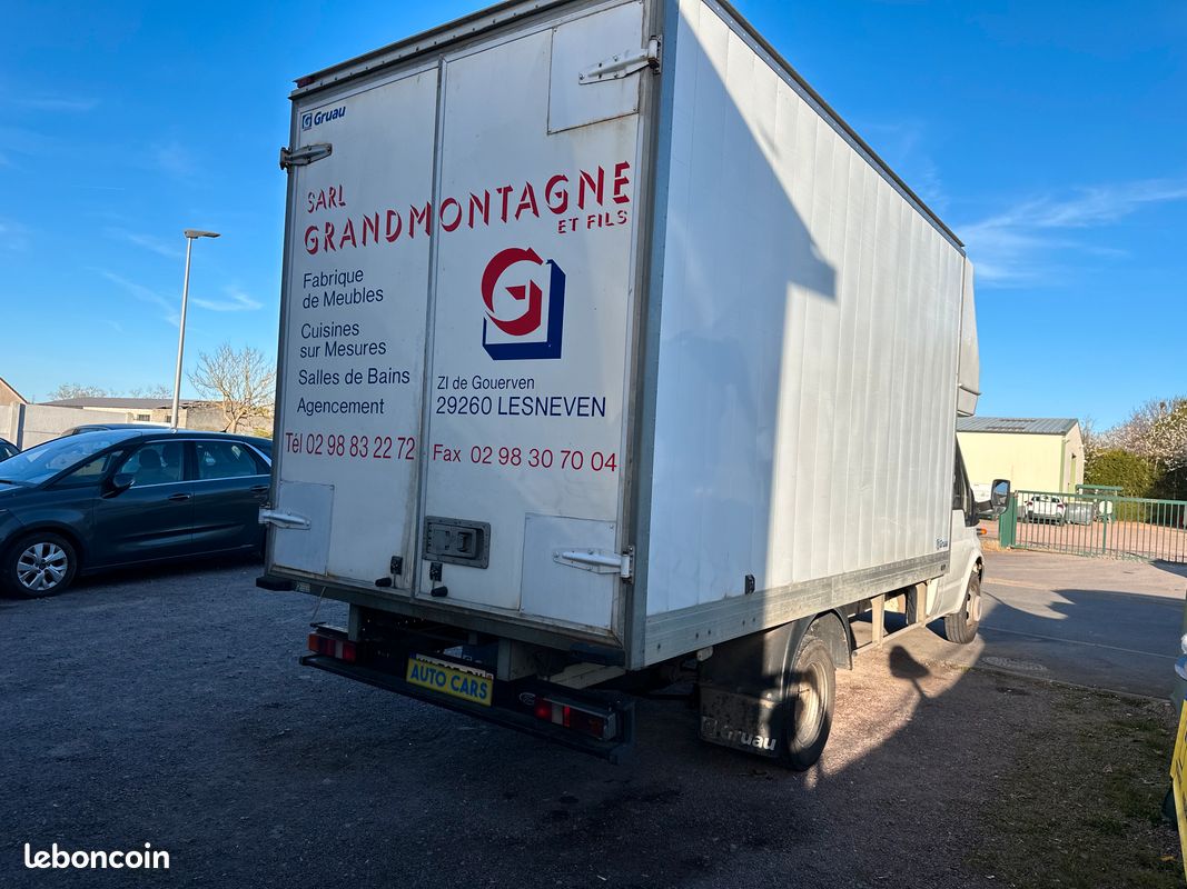 Ford TRANSIT CAMION PLATEFORME/CHASSIS 135 T350 2.4 TDCI 137 CV (image 3)