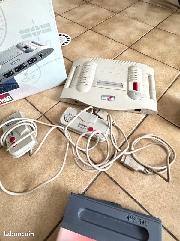 Console GX 4000 - Amstrad GX4000 2 manettes et 2 Jeux burning rubber