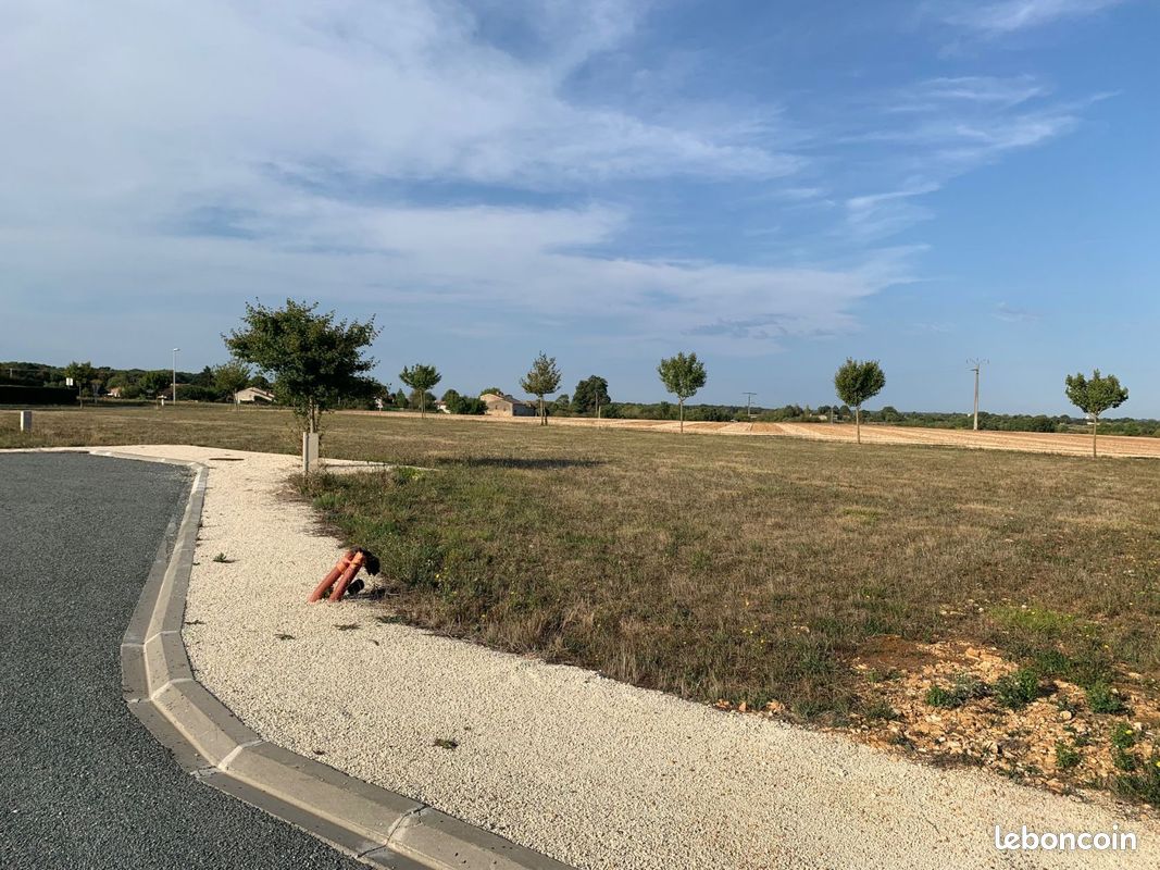 Terrain à bâtir de 921 m2 au prix de 34077 à ANNEPONT (17) · 34 077 €