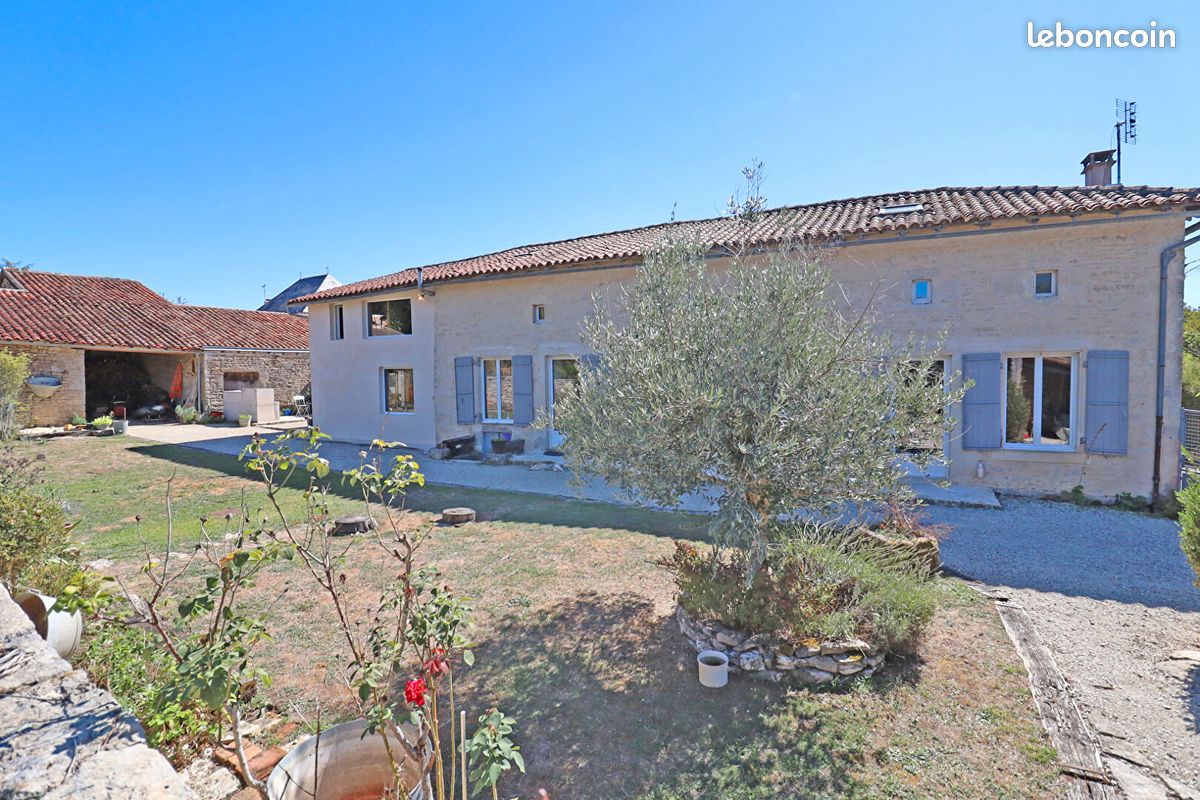 Maison 7 pièces 195 m² · à Barro · 195 m² · 233 650 €