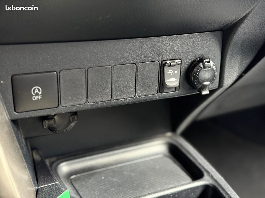 Toyota RAV4 2.0 D-4D 124ch Lounge – GPS – Caméra de recul – Chaîne – Révisé & Garantie 6 mois (image 25)