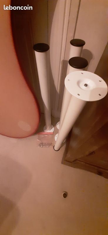 Bureau IKEA Cacahuette - Plateau Blanc Et Pieds Rouges - Occasion Très Bon état