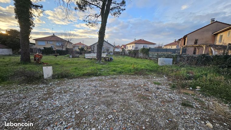 Terrain 452 m² Décines-Charpieu