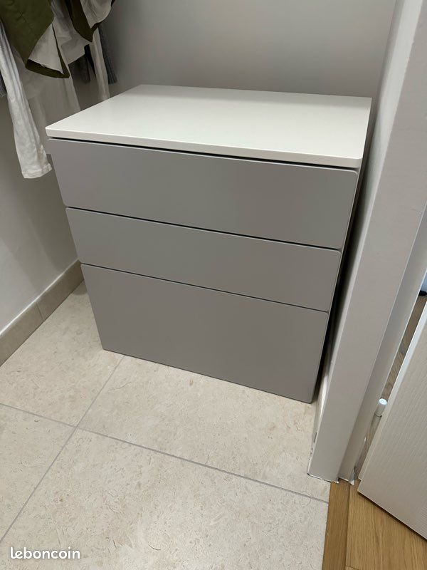 SMÅSTAD / PLATSA Commode 3 tiroirs, blanc/gris, 60x42x63 cm (image 1)